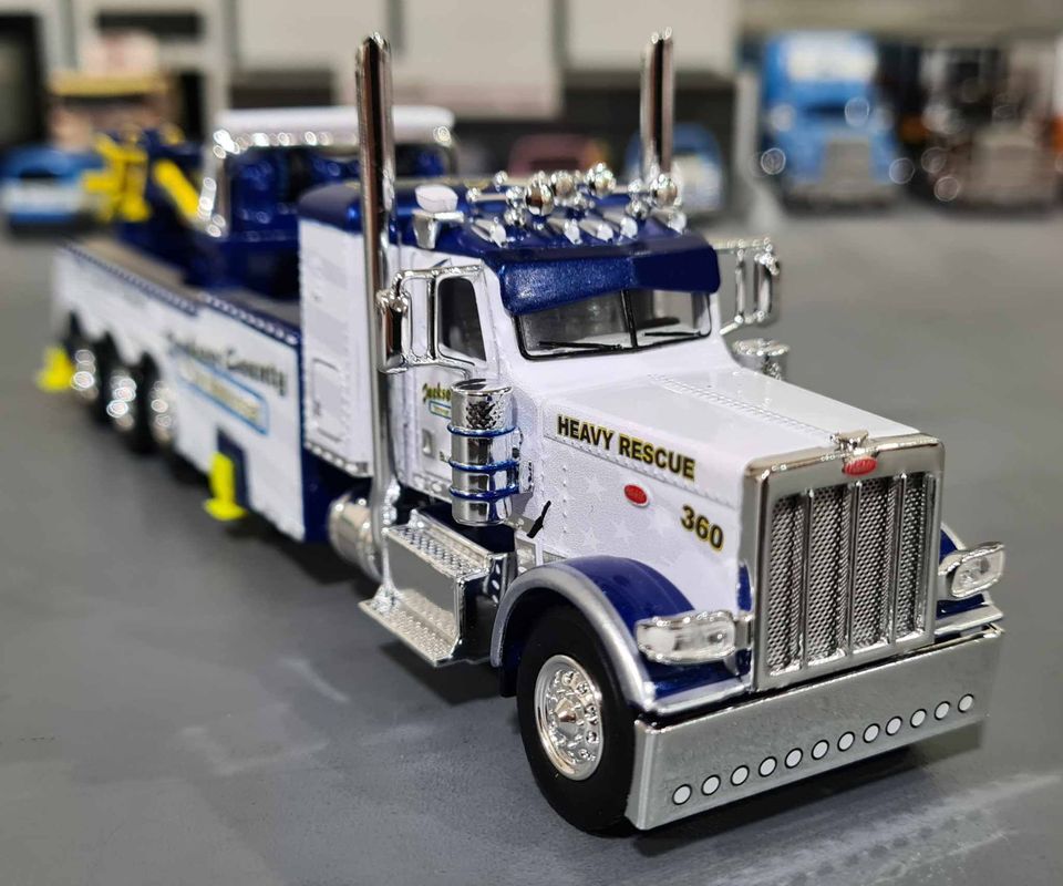 1/64 SCALE PETERBILT 389 JACKSON COUNTY TOW SERVICE HEAVY ROTATOR TOW