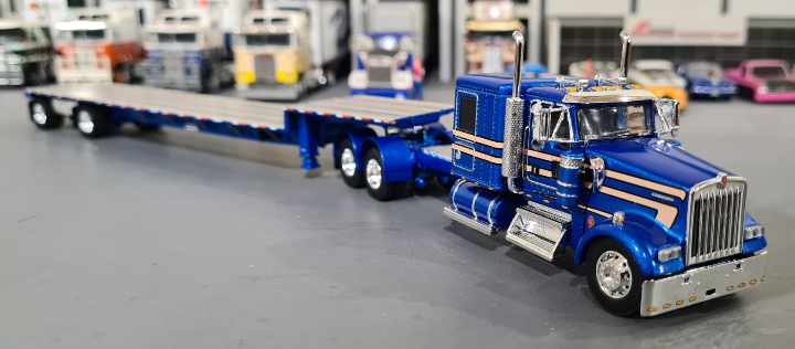Dcp/First Gear 1/64 Scale Kenworth W900L Srd Galaxy Blue With Drop