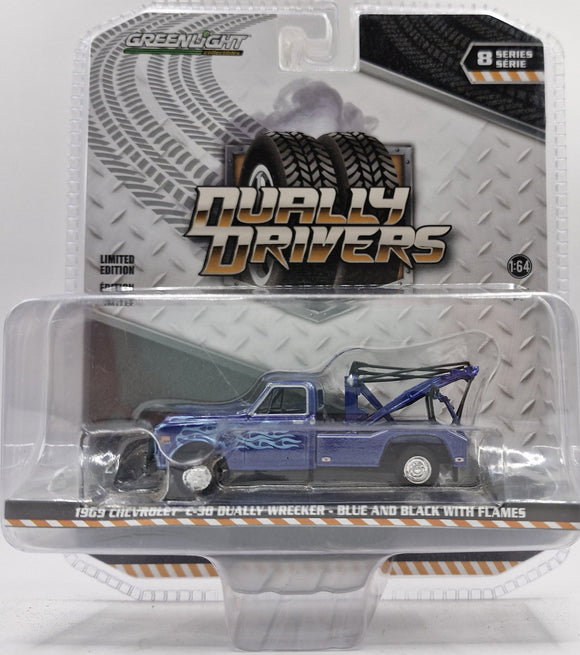 GREENLIGHT 1969 CHEVROLET C-30 BLUE WITH FLAMES TOW TRUCK / WRECKER NEW ON CARD
