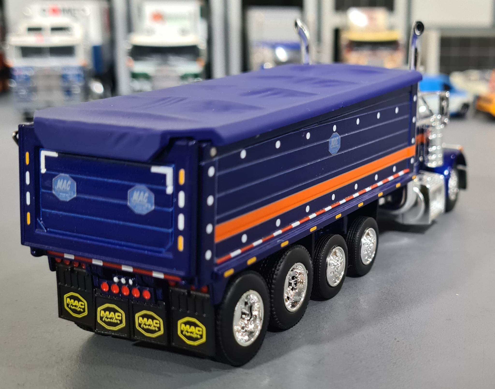 1/64 Dcp / First Gear Peterbilt 379 Quad Axle Blue/Orange With