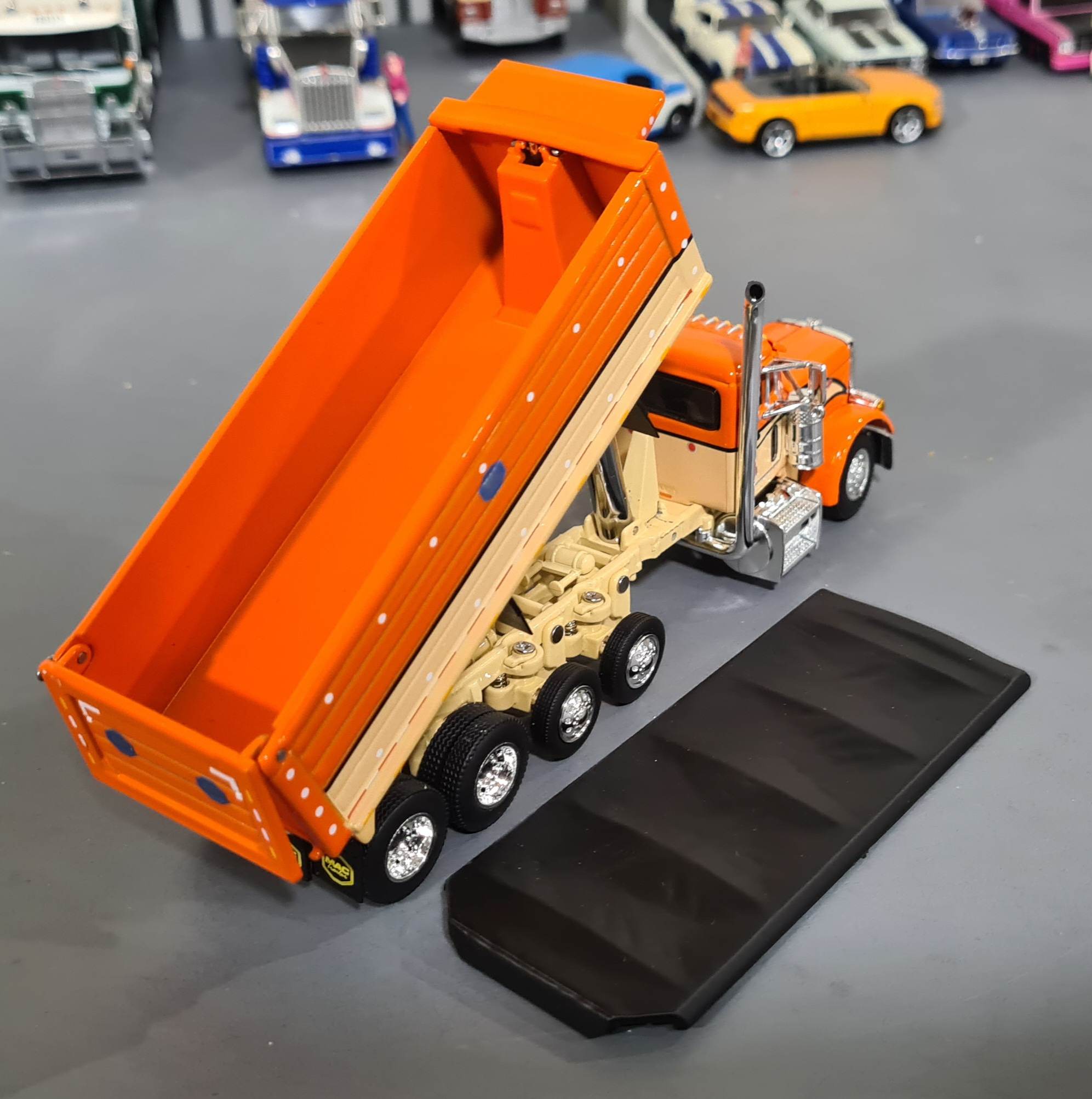1/64 Dcp / First Gear Peterbilt 379 Quad Axle Orange/Black/Tan