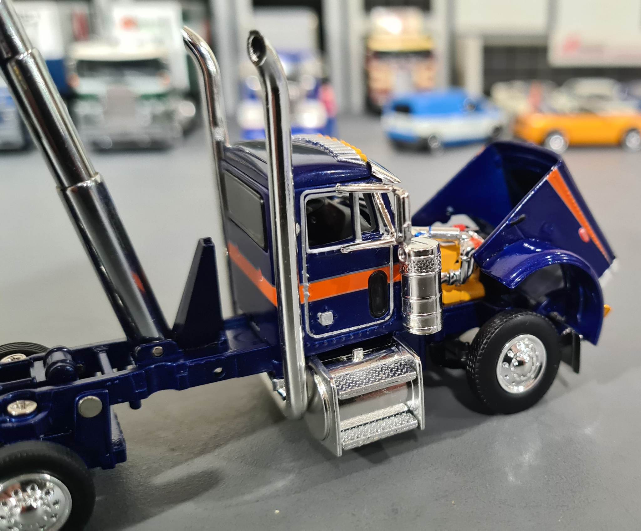 1/64 Dcp / First Gear Peterbilt 379 Quad Axle Blue/Orange With