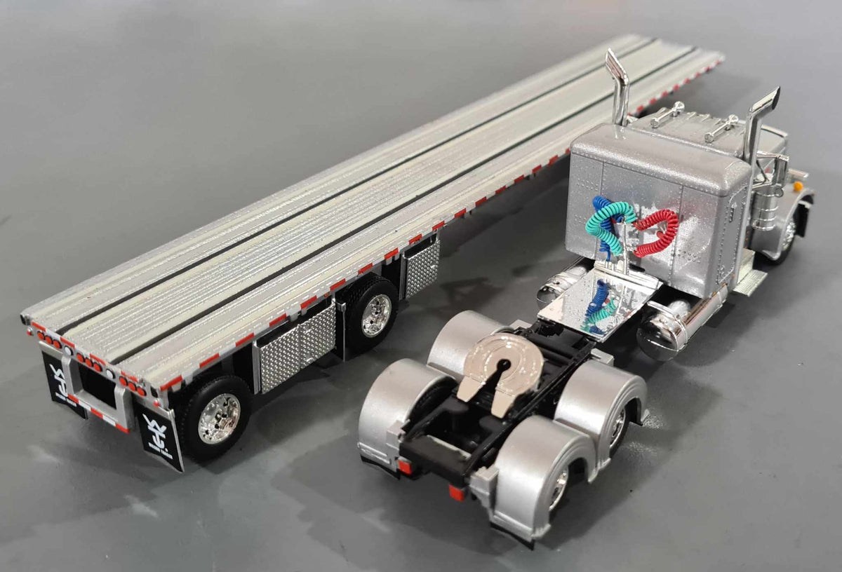 Dcp / First Gear 1/64 Peterbilt 359 Silver/Black With Flat Top Trailer ...