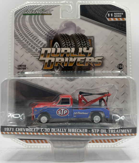 GREENLIGHT 1971 CHEVROLET C-30 DUALLY WRECKER STP OIL TREATMENT BLUE/RED NEW ON CARD