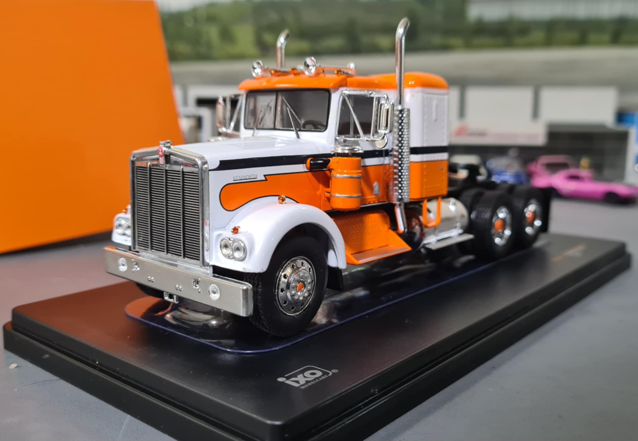 IXO - 1:43 Trucks & Bus - YouTube