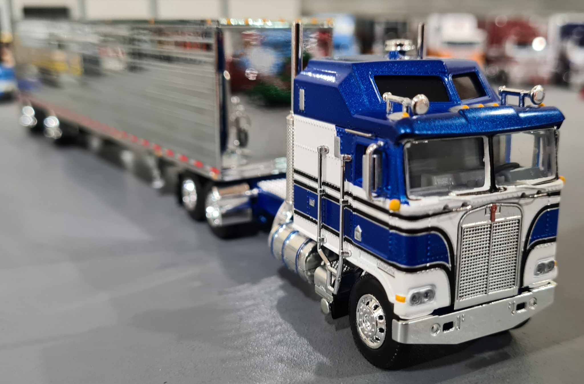 DCP / FIRST GEAR KENWORTH K100 BLUE & WHITE AERODYNE WITH