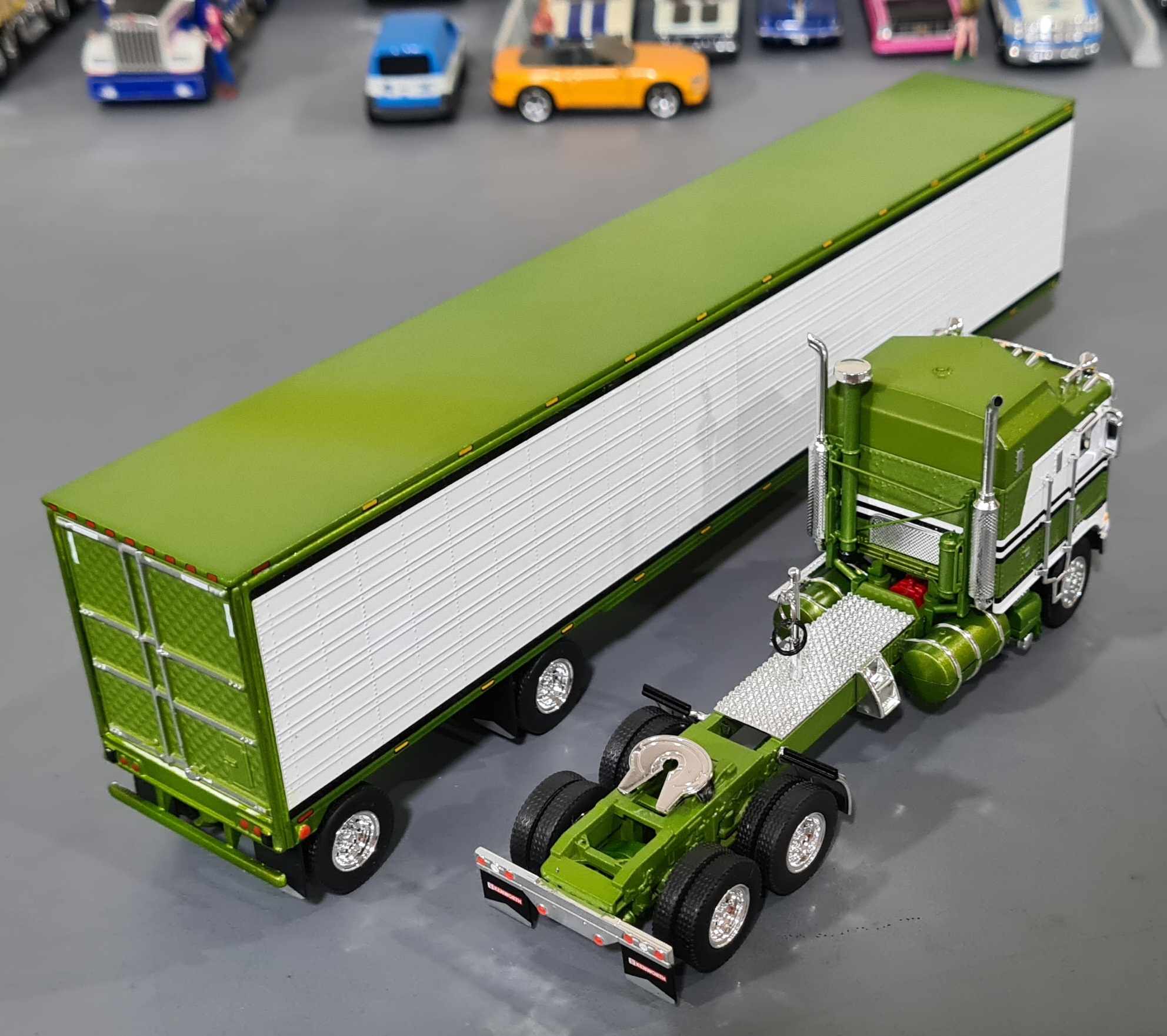 Dcp / First Gear Kenworth K100 Green & White Aerodyne With