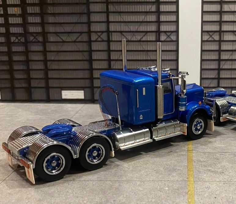 1/50 SCALE KENWORTH W900 LOWLINE SLEEPER BLUE WITH BLUE CHASSIS MADE B ...