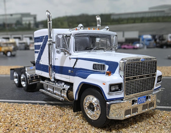 1/64 Scale Ixo Ford Ltl 9000 Prime Mover WHITE/BLUE NEW IN DISPLAY BOX