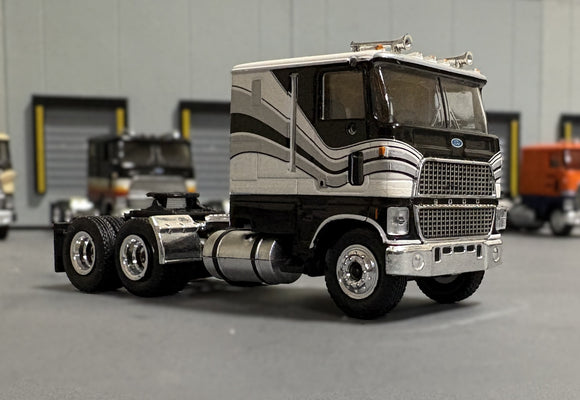 1/87 Scale Brekina Ho Ford Clt 9000 In Black/White/Silver With Stripes Bogie Drive
