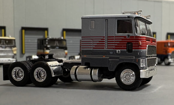 1/87 Scale Brekina Ho Ford Clt 9000 In Gray With Red Stripes Bogie Drive