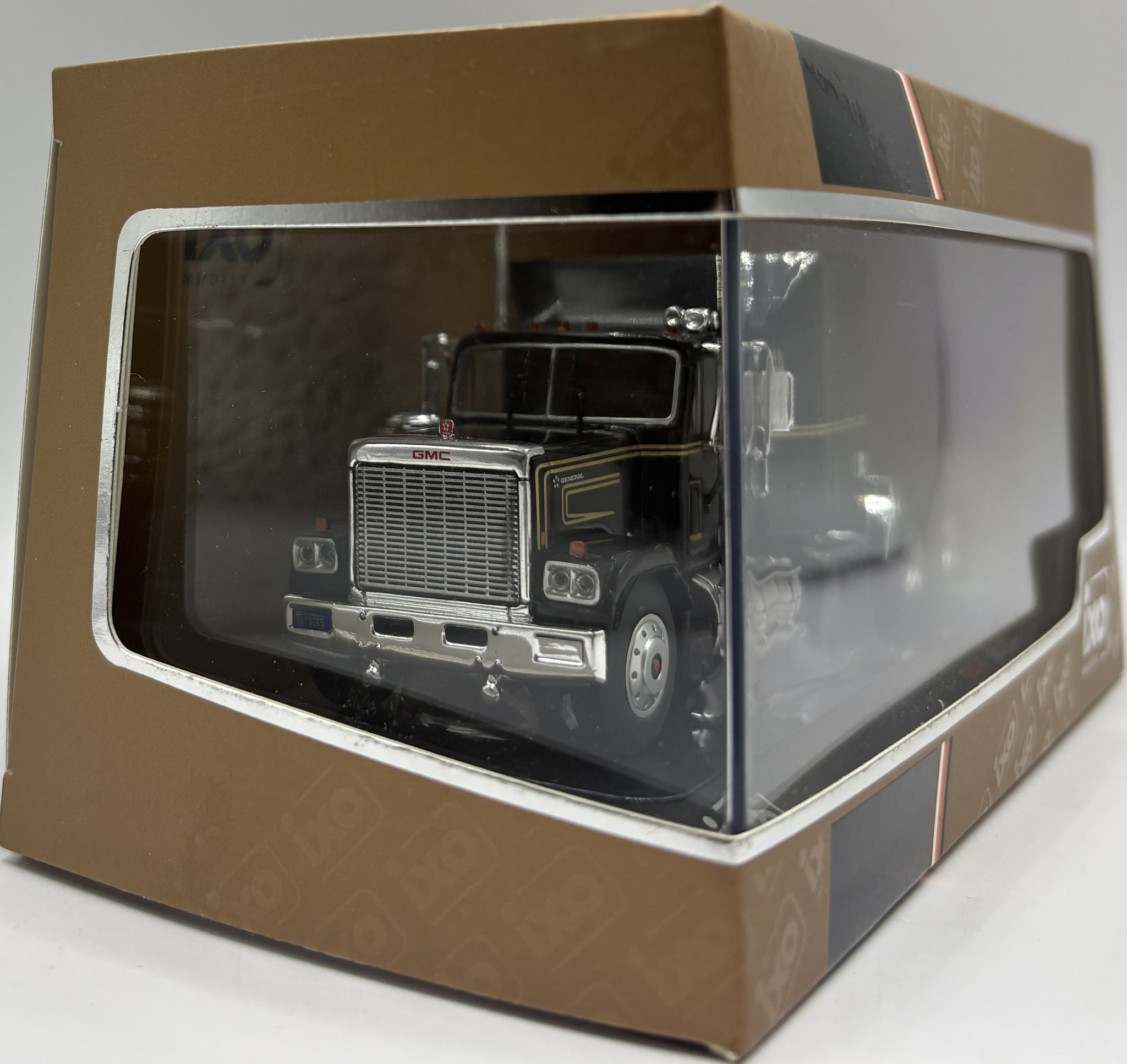 1/64 Scale Ixo Gmc General In Black Prime Mover – TUFFTRUCKS SCALE