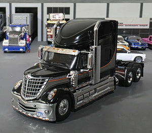 1/64 SCALE IXO INTERNATIONAL LONESTAR PRIME MOVER IN BLACK/SILVER