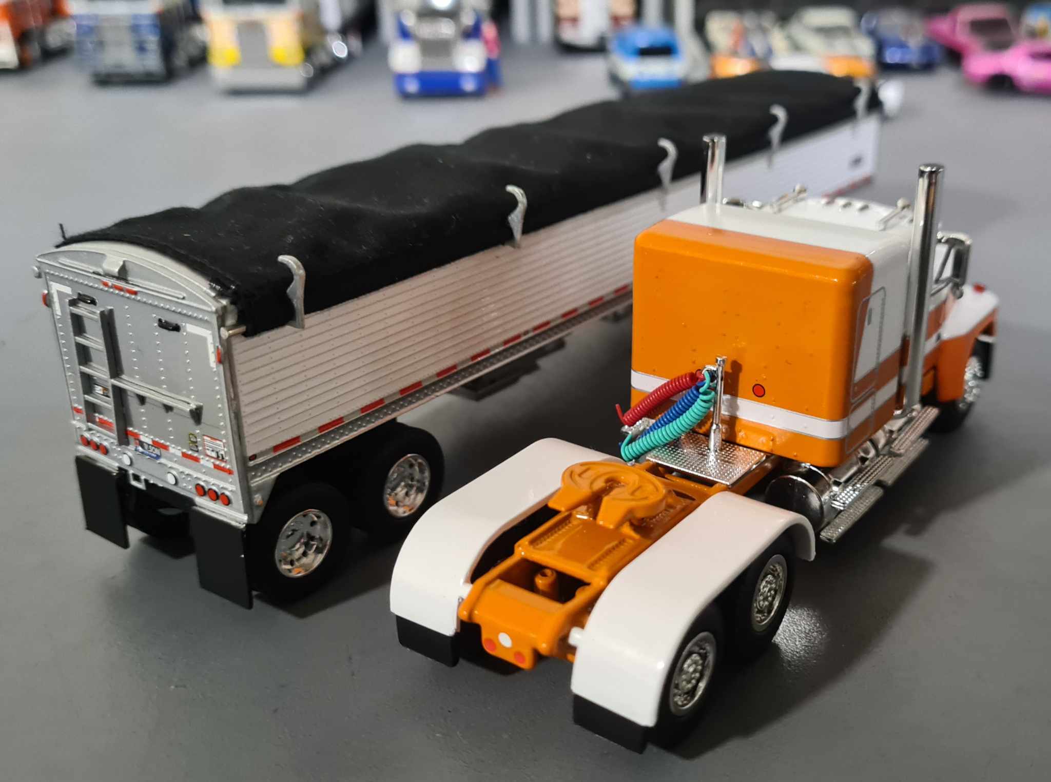 1/64 Dcp Ford Ltl With Grain Trailer New Tooling 60-1798