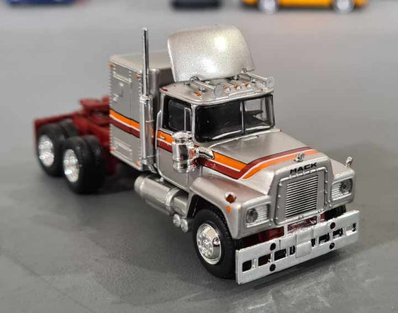 Red GMC Short Tractor Truck Promotex 1/87 Plastic HO Scale 15235 Red GMC Short Tractor Truck Promotex 1/87 Plastic HO Scale 15235