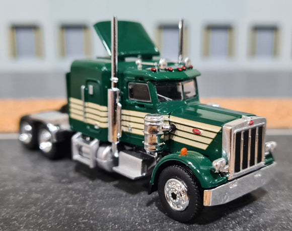 1/87 SCALE BREKINA HO PETERBILT WITH SLEEPER IN GREEN WITH STRIPES