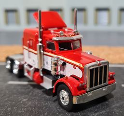 1/87 SCALE BREKINA HO PETERBILT WITH SLEEPER IN RED AND WHITE