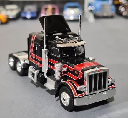 1/87 SCALE BREKINA HO PETERBILT WITH SLEEPER IN BLACK AND RED