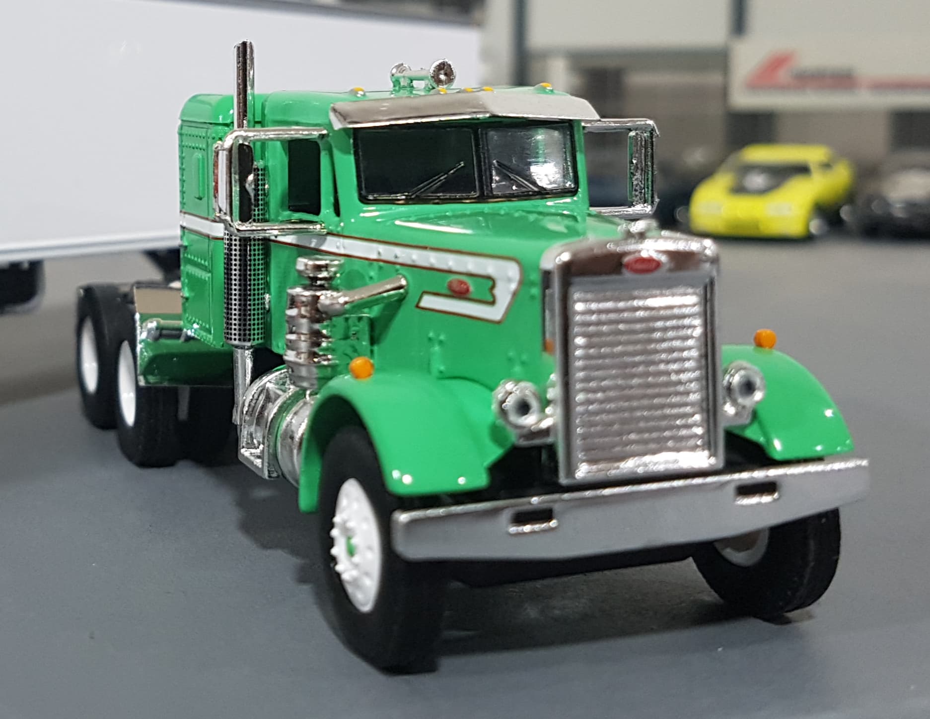 1 64 PETERBILT GREEN WHITE AND TRAILER DIECAST MADE BY FIRST GEAR DIEC 1-64-peterbilt-green-white-and-trailer-diecast-made-by-first-gear-diec