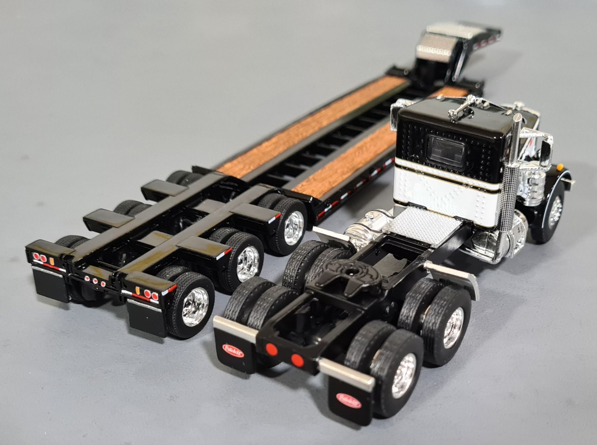 1/64 Dcp / First Gear Vintage Peterbilt In Black And White With
